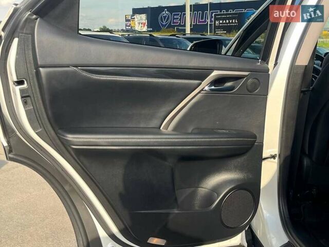 Лексус РХ 2021 в Львове на Automoto.ua Белый Лексус РХ, объемом двигателя 2 л и пробегом 104 тыс. км за 42290 $, фото 29 на Automoto.ua