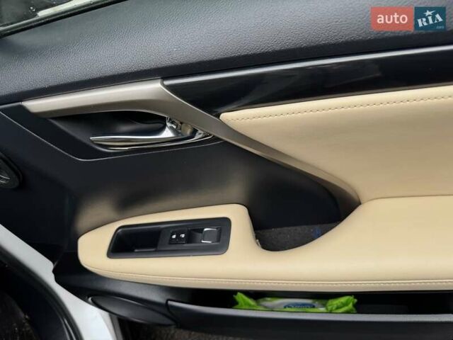 Білий Лексус РХ, об'ємом двигуна 2 л та пробігом 56 тис. км за 46700 $, фото 16 на Automoto.ua