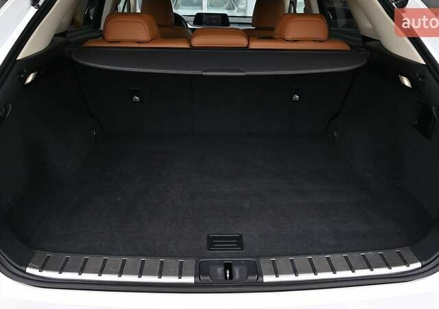 Белый Лексус РХ, объемом двигателя 2 л и пробегом 107 тыс. км за 41069 $, фото 9 на Automoto.ua