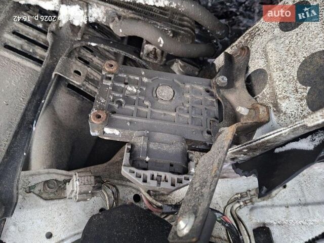 Белый Лексус РХ, объемом двигателя 2 л и пробегом 85 тыс. км за 24434 $, фото 112 на Automoto.ua