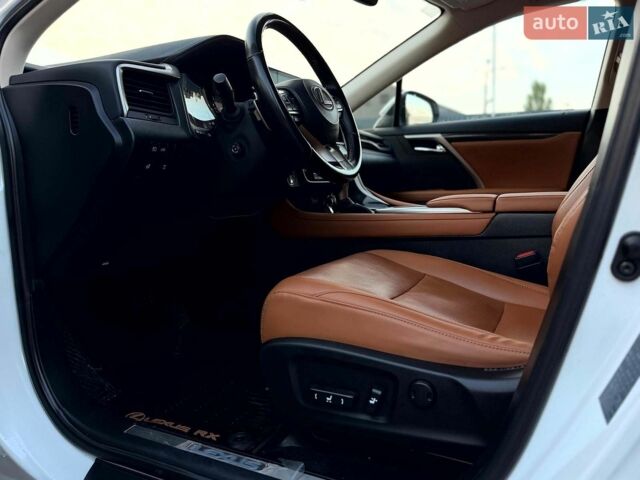 Білий Лексус РХ, об'ємом двигуна 2 л та пробігом 87 тис. км за 35990 $, фото 18 на Automoto.ua