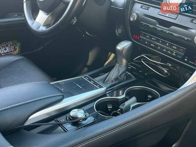 Лексус РХ 2021 в Львове на Automoto.ua Белый Лексус РХ, объемом двигателя 2 л и пробегом 104 тыс. км за 42290 $, фото 18 на Automoto.ua