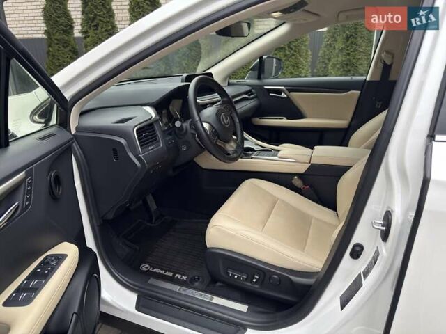 Белый Лексус РХ, объемом двигателя 2 л и пробегом 5 тыс. км за 52500 $, фото 8 на Automoto.ua
