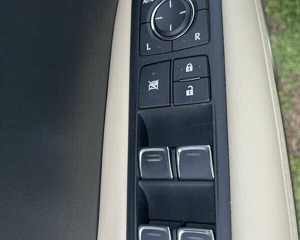 Белый Лексус РХ, объемом двигателя 3.5 л и пробегом 28 тыс. км за 56000 $, фото 4 на Automoto.ua