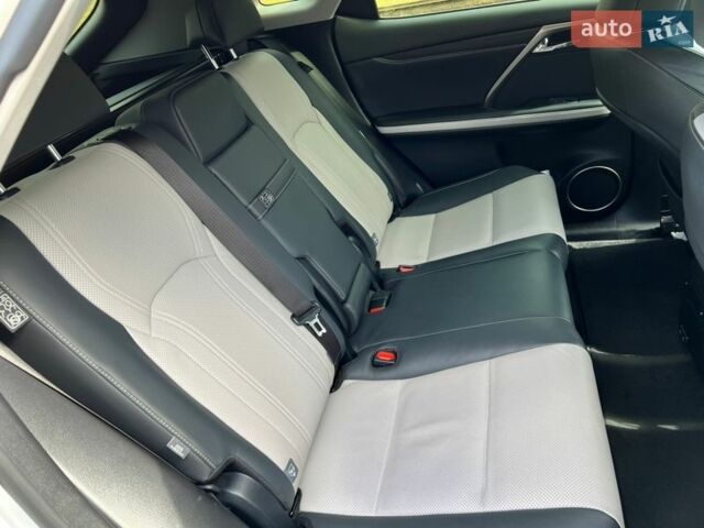 Белый Лексус РХ, объемом двигателя 2 л и пробегом 31 тыс. км за 53900 $, фото 22 на Automoto.ua