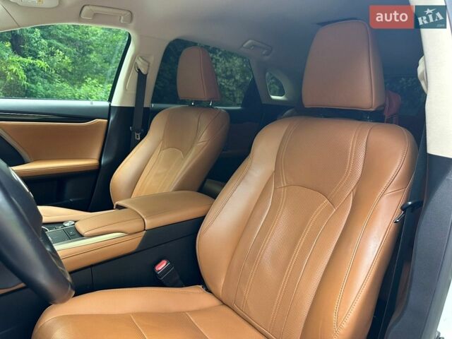 Білий Лексус РХ, об'ємом двигуна 2 л та пробігом 70 тис. км за 45990 $, фото 33 на Automoto.ua