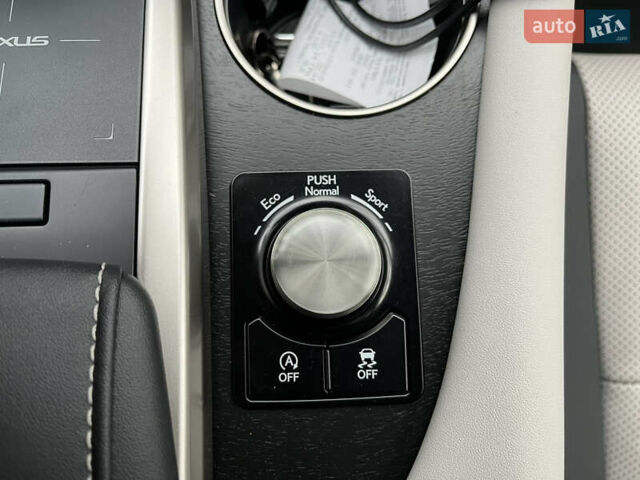 Белый Лексус РХ, объемом двигателя 2 л и пробегом 27 тыс. км за 55000 $, фото 19 на Automoto.ua