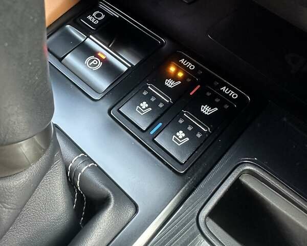 Белый Лексус РХ, объемом двигателя 2 л и пробегом 43 тыс. км за 53999 $, фото 34 на Automoto.ua