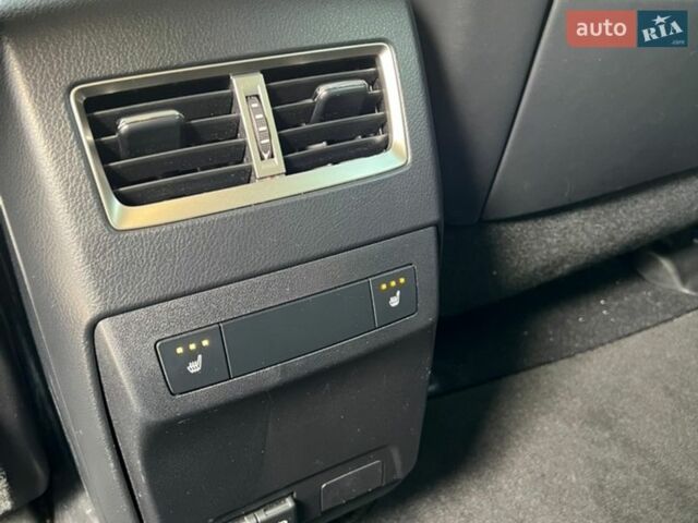 Белый Лексус РХ, объемом двигателя 2 л и пробегом 31 тыс. км за 53900 $, фото 23 на Automoto.ua