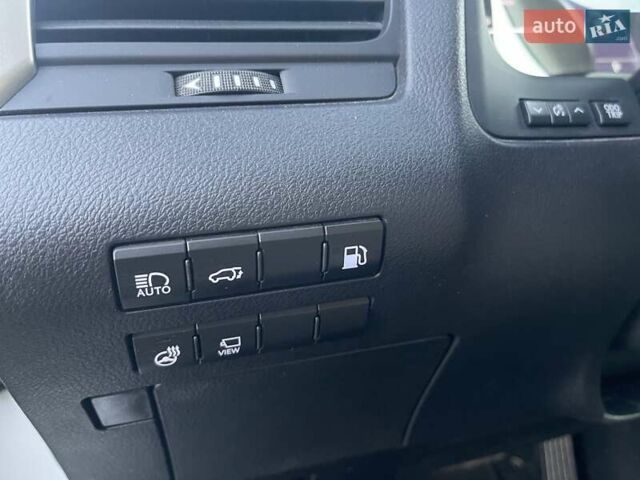 Белый Лексус РХ, объемом двигателя 3.5 л и пробегом 28 тыс. км за 56000 $, фото 1 на Automoto.ua