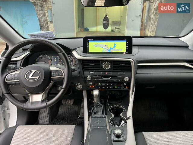 Белый Лексус РХ, объемом двигателя 2 л и пробегом 27 тыс. км за 55000 $, фото 8 на Automoto.ua