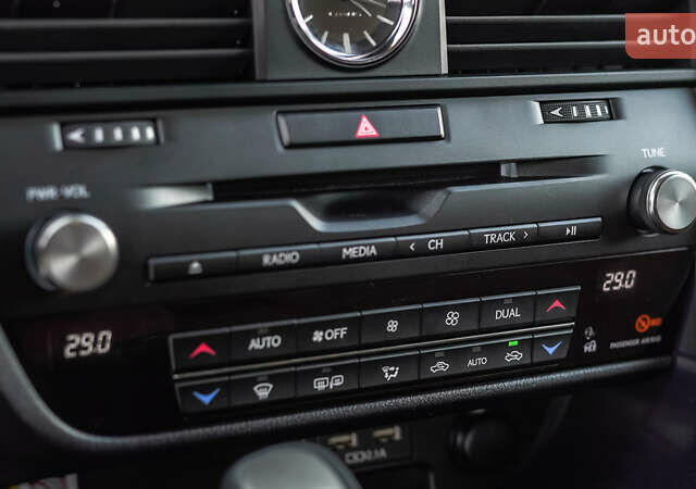 Білий Лексус РХ, об'ємом двигуна 2 л та пробігом 33 тис. км за 48299 $, фото 30 на Automoto.ua