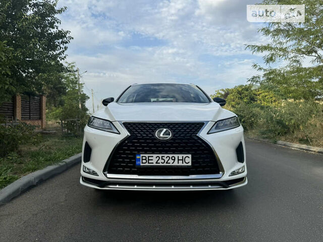 Белый Лексус РХ, объемом двигателя 2 л и пробегом 6 тыс. км за 57500 $, фото 1 на Automoto.ua