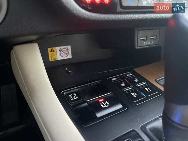 Белый Лексус РХ, объемом двигателя 3.5 л и пробегом 28 тыс. км за 56000 $, фото 16 на Automoto.ua