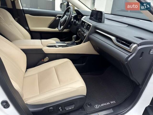 Белый Лексус РХ, объемом двигателя 2 л и пробегом 5 тыс. км за 52500 $, фото 24 на Automoto.ua