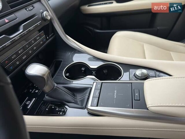 Белый Лексус РХ, объемом двигателя 2 л и пробегом 5 тыс. км за 52500 $, фото 10 на Automoto.ua