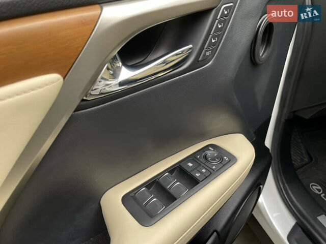 Белый Лексус РХ, объемом двигателя 3.46 л и пробегом 35 тыс. км за 41500 $, фото 9 на Automoto.ua