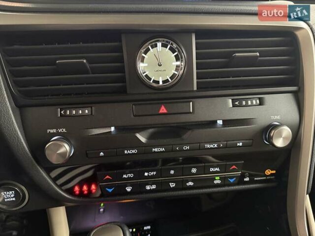 Белый Лексус РХ, объемом двигателя 2 л и пробегом 5 тыс. км за 52500 $, фото 16 на Automoto.ua