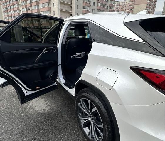 Белый Лексус РХ, объемом двигателя 3.5 л и пробегом 35 тыс. км за 56000 $, фото 1 на Automoto.ua