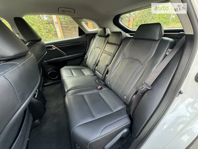 Белый Лексус РХ, объемом двигателя 2 л и пробегом 6 тыс. км за 57500 $, фото 47 на Automoto.ua