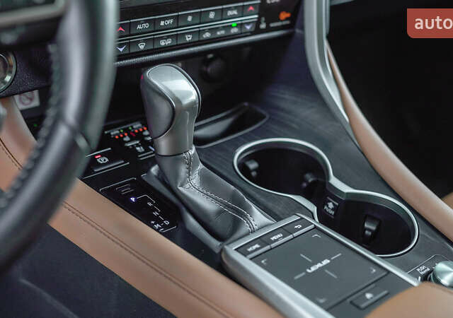 Білий Лексус РХ, об'ємом двигуна 2 л та пробігом 33 тис. км за 48299 $, фото 32 на Automoto.ua