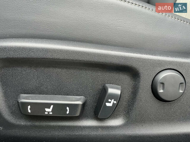 Белый Лексус РХ, объемом двигателя 2 л и пробегом 27 тыс. км за 55000 $, фото 18 на Automoto.ua