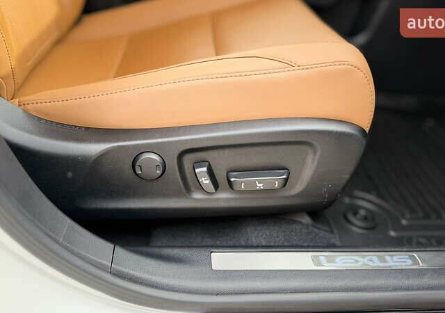 Білий Лексус РХ, об'ємом двигуна 3.46 л та пробігом 42 тис. км за 56000 $, фото 35 на Automoto.ua