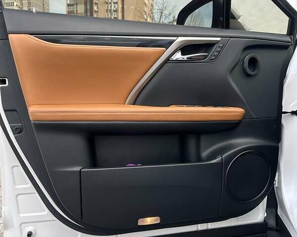 Белый Лексус РХ, объемом двигателя 2 л и пробегом 43 тыс. км за 53999 $, фото 22 на Automoto.ua