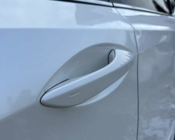 Белый Лексус РХ, объемом двигателя 2 л и пробегом 43 тыс. км за 53999 $, фото 21 на Automoto.ua