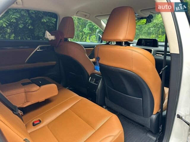 Білий Лексус РХ, об'ємом двигуна 2 л та пробігом 70 тис. км за 45990 $, фото 41 на Automoto.ua