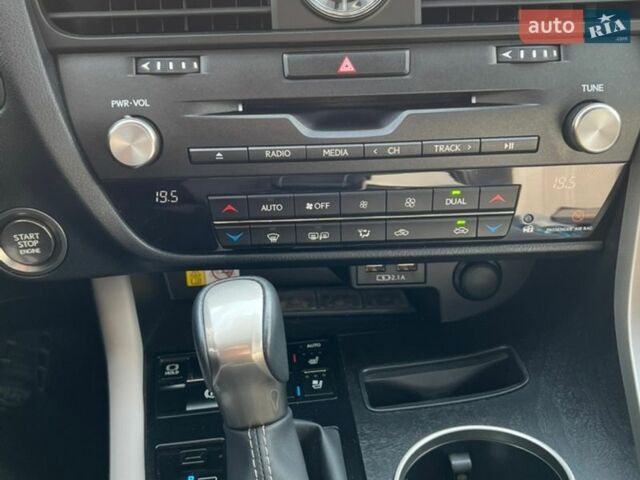 Белый Лексус РХ, объемом двигателя 2 л и пробегом 31 тыс. км за 53900 $, фото 15 на Automoto.ua