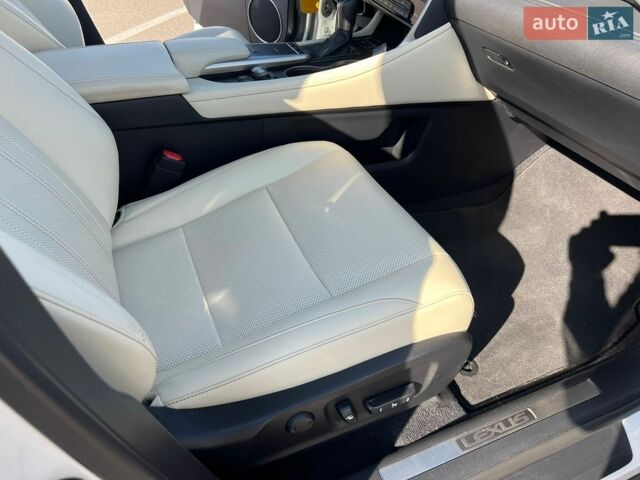 Білий Лексус РХ, об'ємом двигуна 3.46 л та пробігом 65 тис. км за 58500 $, фото 41 на Automoto.ua