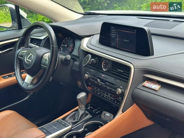 Білий Лексус РХ, об'ємом двигуна 2 л та пробігом 70 тис. км за 45990 $, фото 47 на Automoto.ua