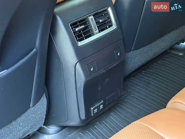 Білий Лексус РХ, об'ємом двигуна 2 л та пробігом 70 тис. км за 45990 $, фото 38 на Automoto.ua