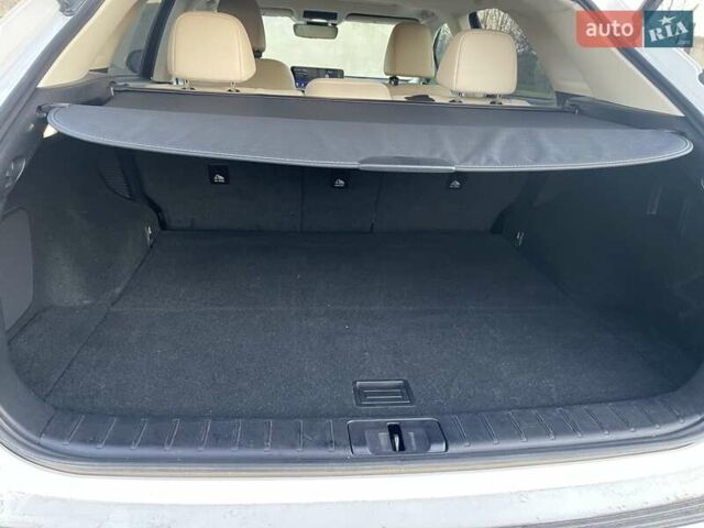 Белый Лексус РХ, объемом двигателя 3.5 л и пробегом 28 тыс. км за 56000 $, фото 2 на Automoto.ua