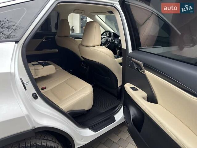 Белый Лексус РХ, объемом двигателя 2 л и пробегом 5 тыс. км за 52500 $, фото 22 на Automoto.ua