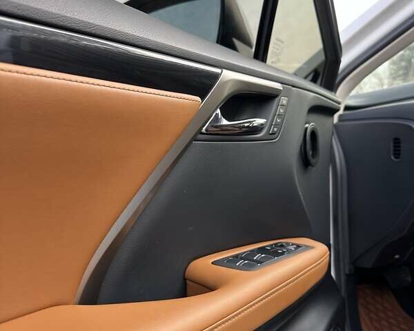 Белый Лексус РХ, объемом двигателя 2 л и пробегом 43 тыс. км за 53999 $, фото 27 на Automoto.ua