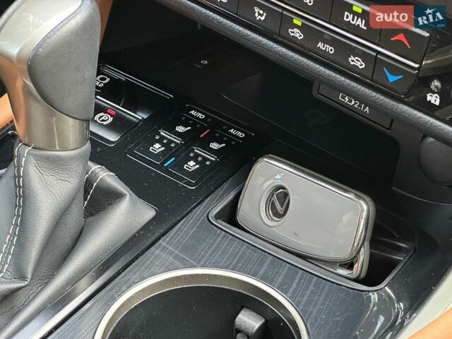 Білий Лексус РХ, об'ємом двигуна 2 л та пробігом 70 тис. км за 45990 $, фото 54 на Automoto.ua