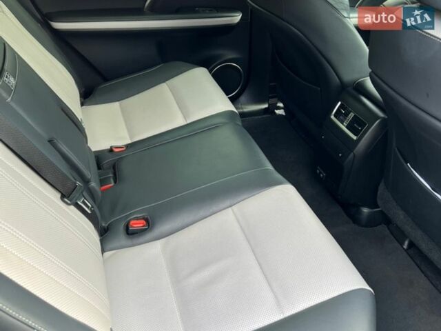 Белый Лексус РХ, объемом двигателя 2 л и пробегом 31 тыс. км за 53900 $, фото 25 на Automoto.ua