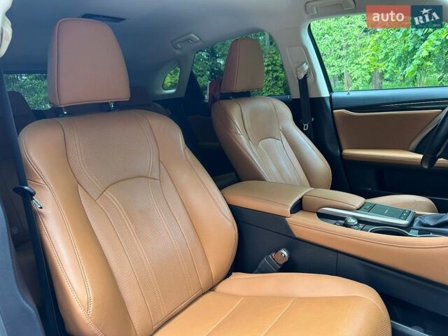 Білий Лексус РХ, об'ємом двигуна 2 л та пробігом 70 тис. км за 45990 $, фото 45 на Automoto.ua