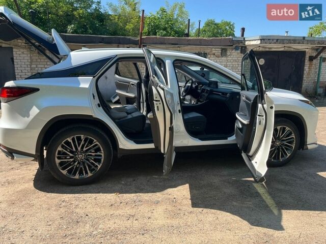 Белый Лексус РХ, объемом двигателя 2 л и пробегом 27 тыс. км за 56000 $, фото 8 на Automoto.ua