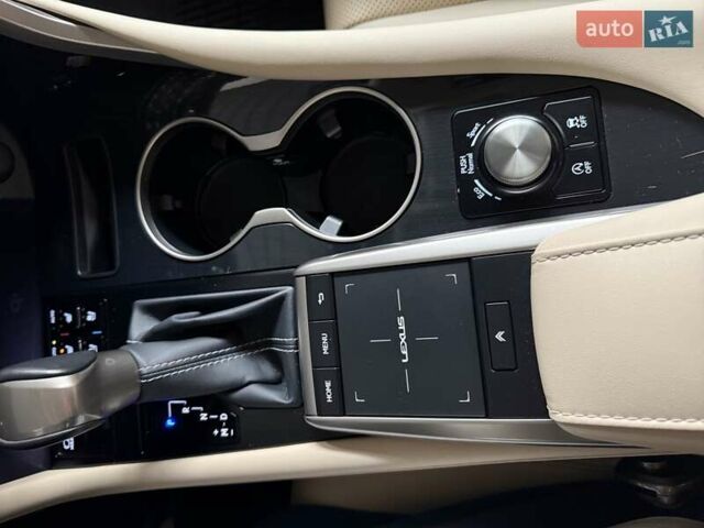 Белый Лексус РХ, объемом двигателя 2 л и пробегом 5 тыс. км за 52500 $, фото 13 на Automoto.ua