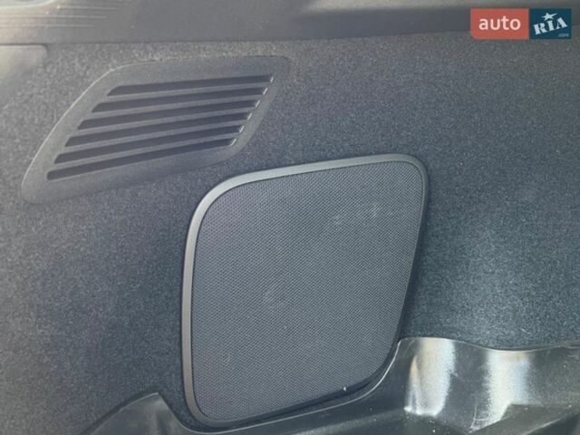 Белый Лексус РХ, объемом двигателя 2 л и пробегом 31 тыс. км за 53900 $, фото 36 на Automoto.ua