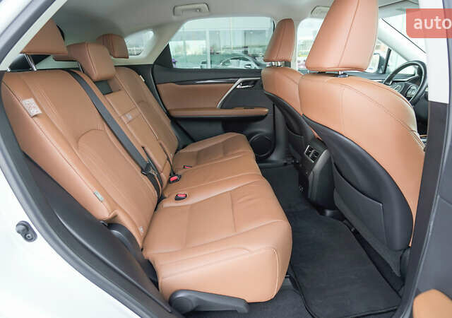 Білий Лексус РХ, об'ємом двигуна 2 л та пробігом 33 тис. км за 48299 $, фото 6 на Automoto.ua