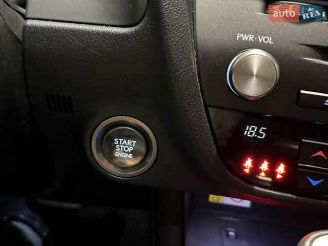 Белый Лексус РХ, объемом двигателя 3.46 л и пробегом 28 тыс. км за 53900 $, фото 32 на Automoto.ua