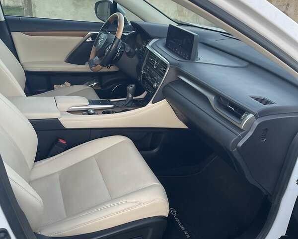 Белый Лексус РХ, объемом двигателя 3.5 л и пробегом 28 тыс. км за 56000 $, фото 33 на Automoto.ua