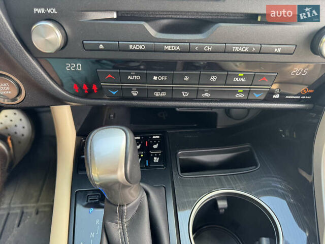 Белый Лексус РХ, объемом двигателя 3.46 л и пробегом 30 тыс. км за 58000 $, фото 18 на Automoto.ua