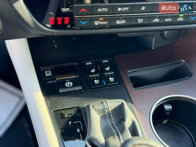 Білий Лексус РХ, об'ємом двигуна 3.5 л та пробігом 41 тис. км за 46500 $, фото 44 на Automoto.ua