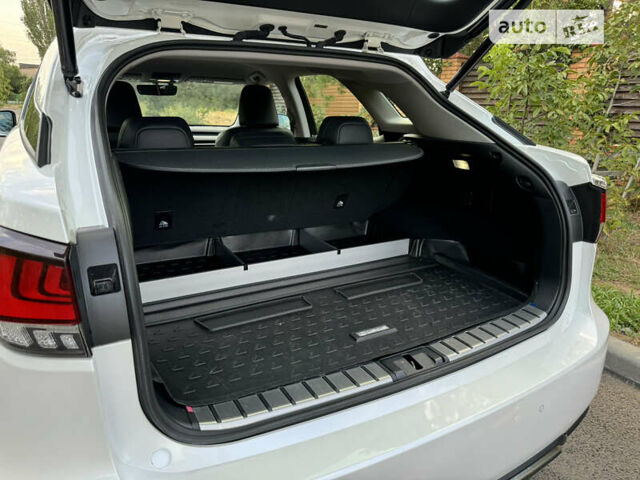 Белый Лексус РХ, объемом двигателя 2 л и пробегом 6 тыс. км за 57500 $, фото 68 на Automoto.ua