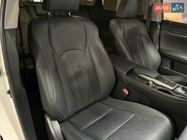 Белый Лексус РХ, объемом двигателя 3.46 л и пробегом 28 тыс. км за 53900 $, фото 42 на Automoto.ua